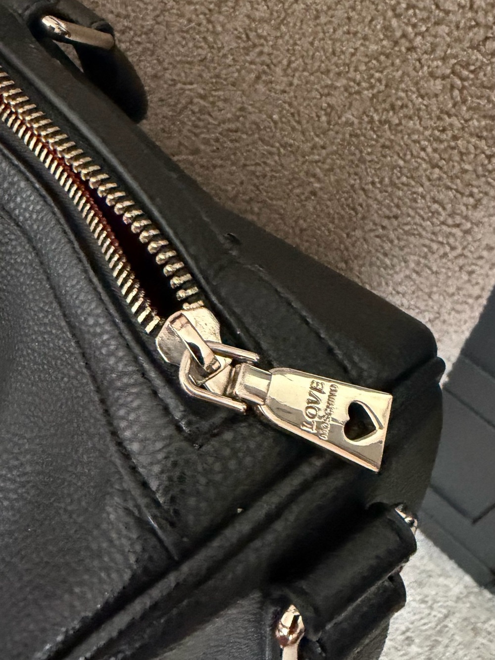 Love Moschino Black Pebbled Leather Weekender with Red Lining - Picture 4 of 10